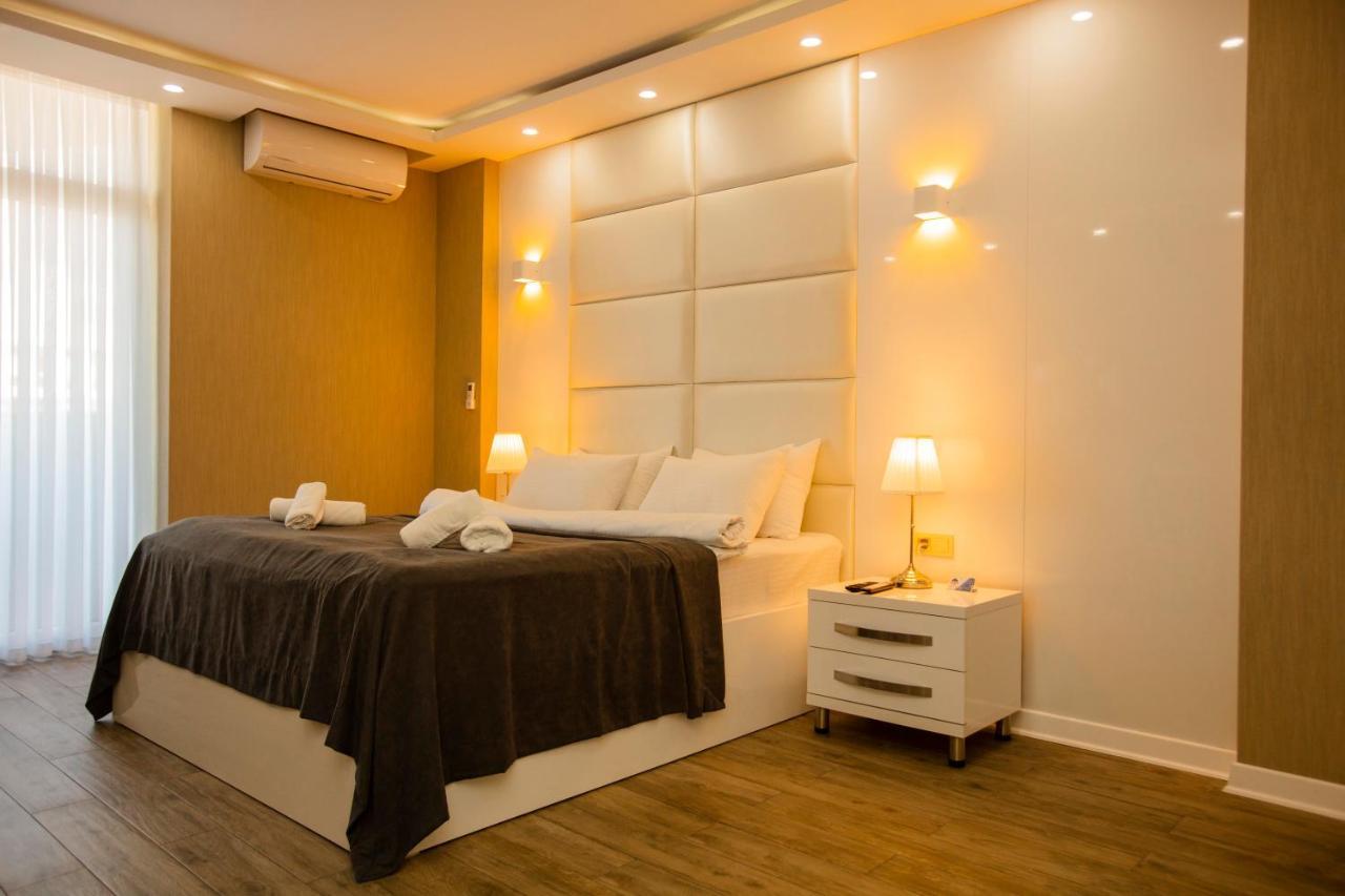 Aparthotel Holiday Lux Batumi Exteriör bild