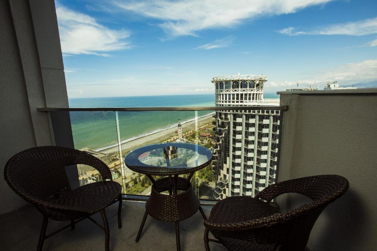 Aparthotel Holiday Lux Batumi Exteriör bild
